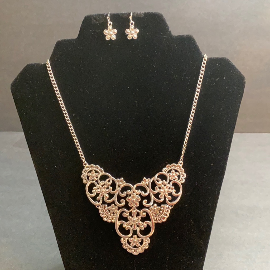 Silvertone Boho Inspired Necklace And Earrings Set 16$